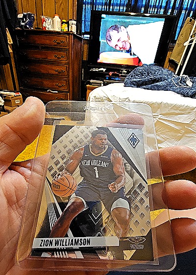 2019-20 Panini Mosaic #209 Zion Williamson — front