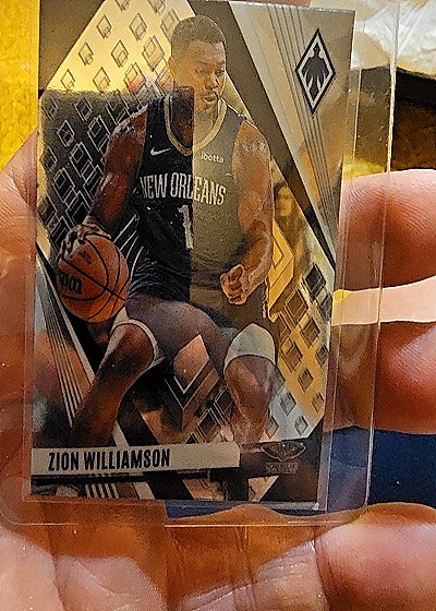 2023-24 Panini Phoenix #11 Zion Williamson Seismic Parallel — front