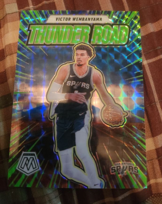 2024-25 Panini Mosaic Thunder Road #8 Victor Wembanyama — front