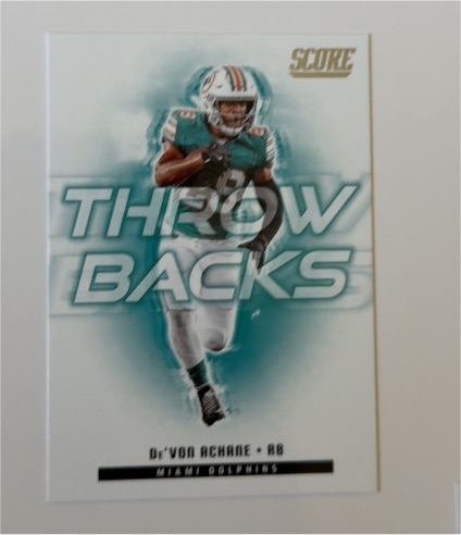 2025 Panini Score #9 De'Von Achane Throw Backs — front