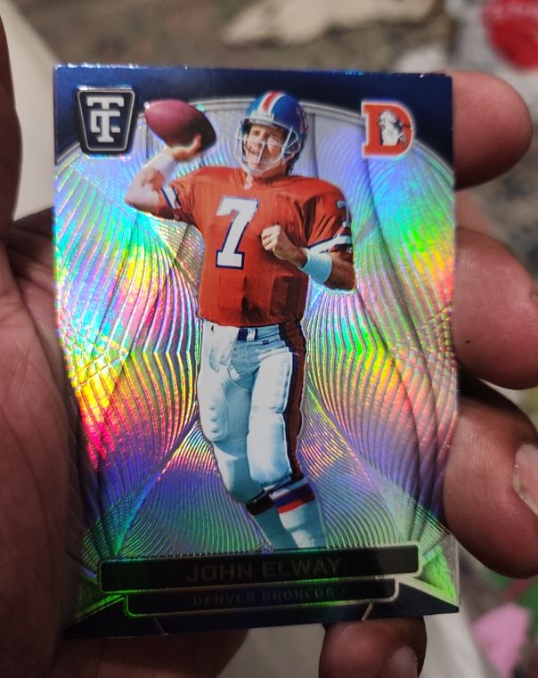 1997 Donruss Totally Football #7 John Elway — front