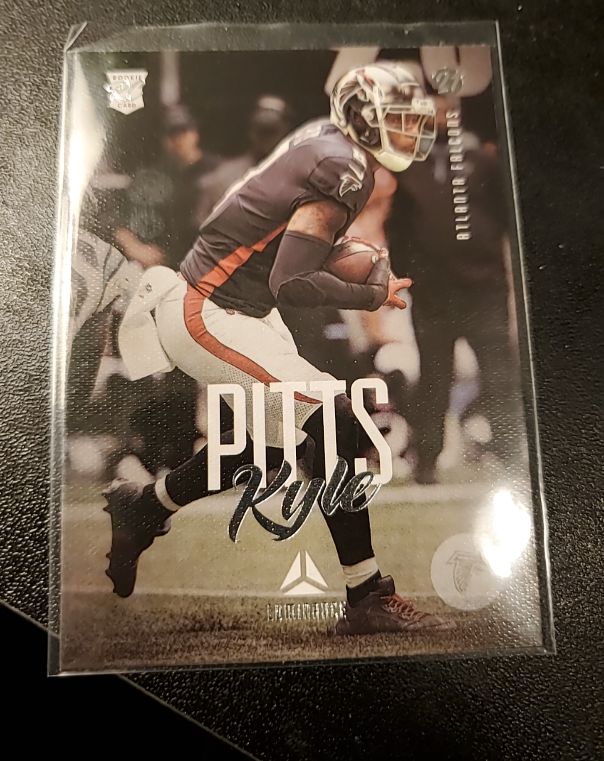 2021 Panini Chronicles Luminance #210 Kyle Pitts Rookie — front