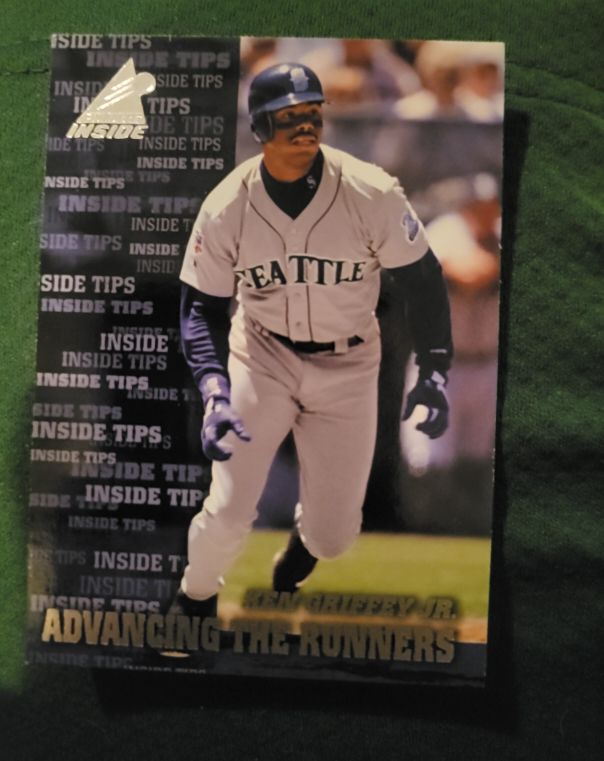 1998 Pinnacle Inside #140 Ken Griffey Jr. Advancing The Runners — front