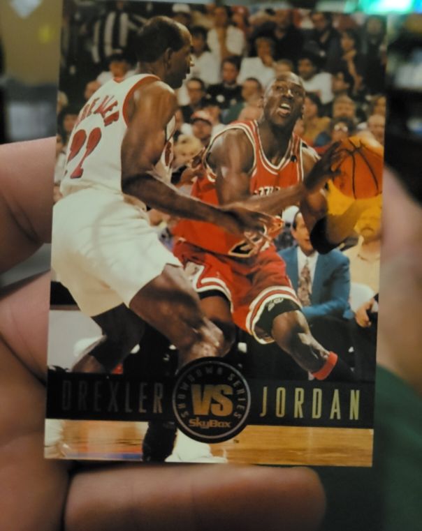 1993-94 SkyBox Showdown Series #SS11 Michael Jordan vs Clyde Drexler — front