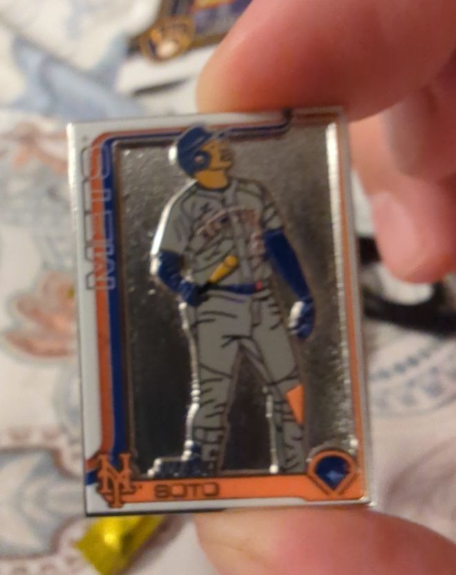 2025 Topps Series 2 Juan Soto Super Box Exclusive Collector’s Enamel Pin — front