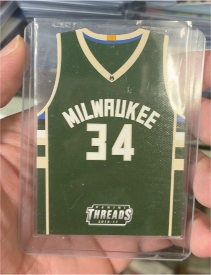2016-17 Panini Threads Team Die-Cut #34 Giannis Antetokounmpo — front