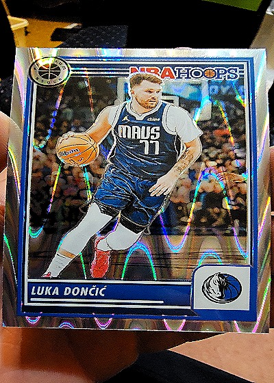 2023-24 Panini NBA Hoops Premium Stock #9 Luka Dončić — front