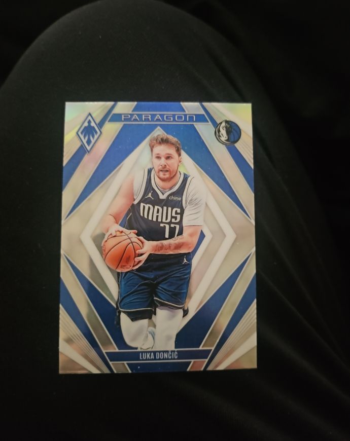 2023-24 Panini Phoenix #3 Luka Dončić Paragon — front