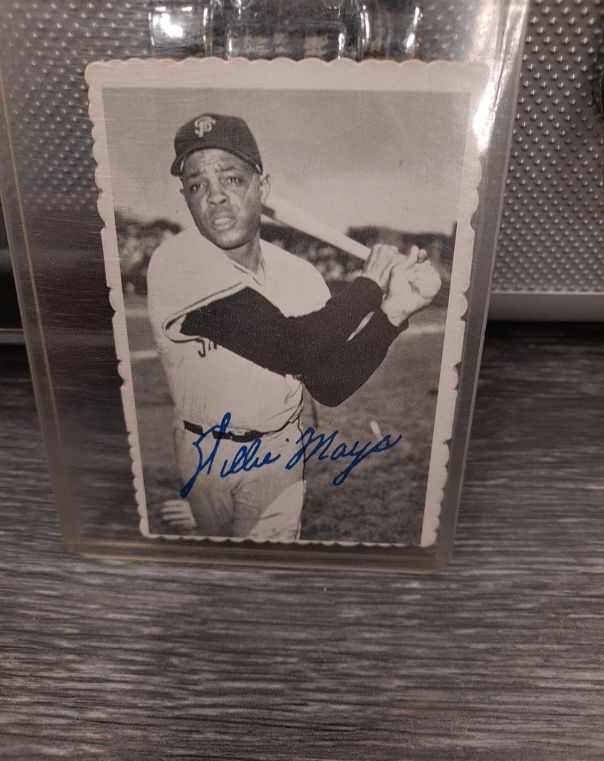 1969 Topps Deckle Edge #33 Willie Mays — front