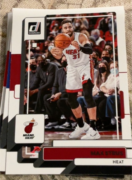 2022-23 Donruss #177 Max Strus — front