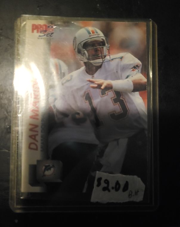 1990 Pro Set #13 Dan Marino — front