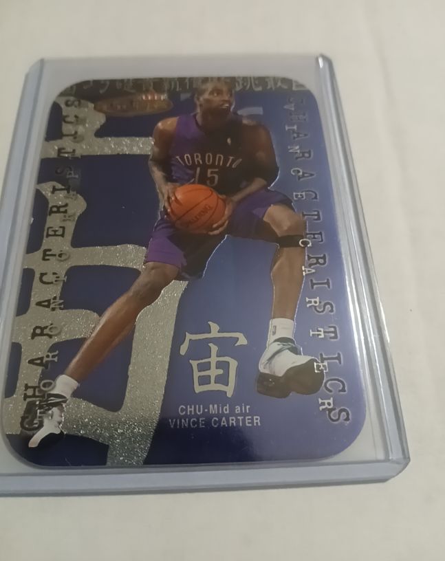 2000-01 Fleer Futures Characteristics #1 Vince Carter — front