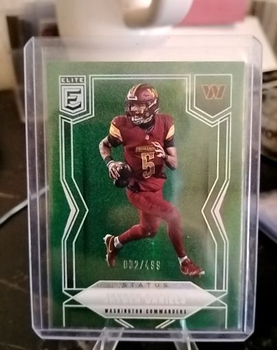 2025 Panini Donruss Elite #1 Jayden Daniels — front