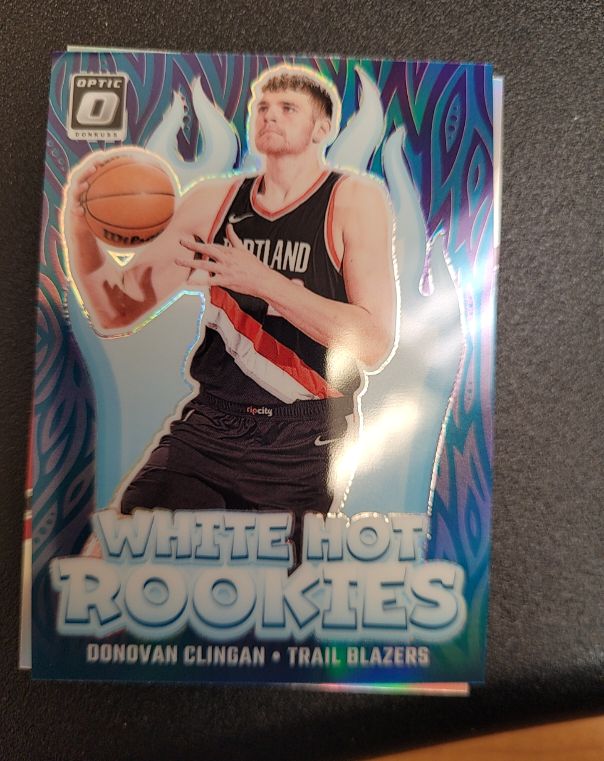 2024-25 Panini Donruss Optic #11 Donovan Clingan White Hot Rookies — front