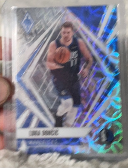 2022-23 Panini Mosaic #129 Luka Doncic — front