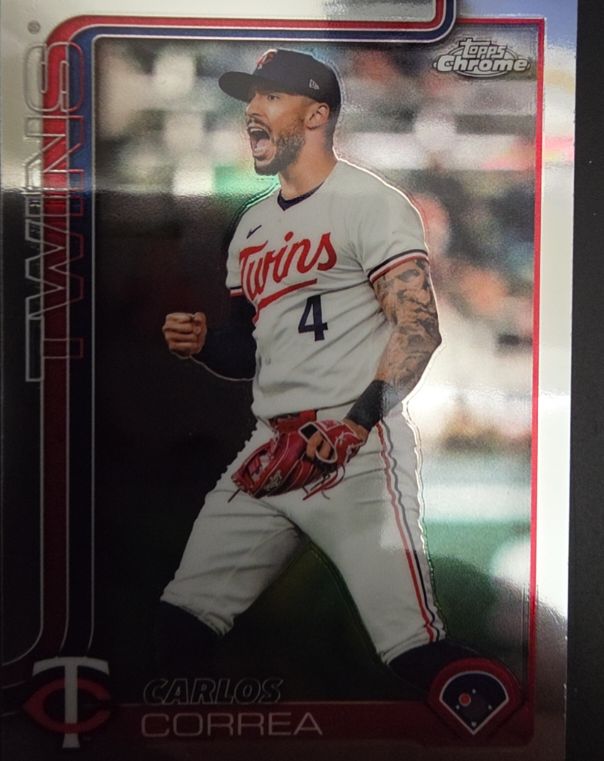2025 Topps Chrome #204 Carlos Correa — front