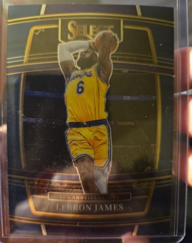 2021-22 Panini Select #100 LeBron James — front