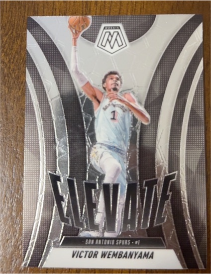 2024-25 Panini Mosaic #11 Victor Wembanyama Elevate — front