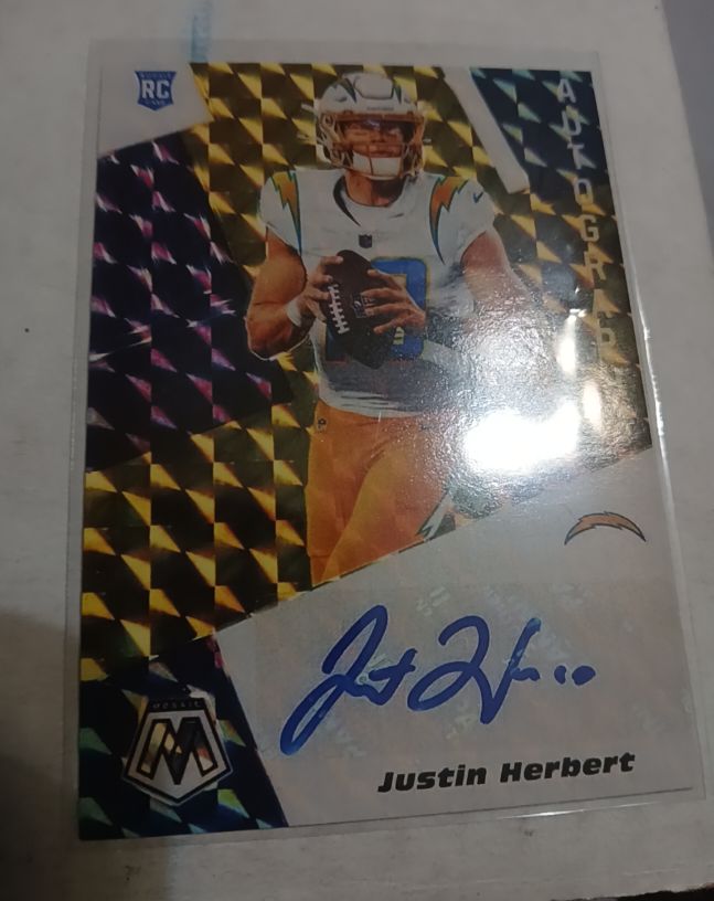 2020 Panini Mosaic Autographs #AM-JH Justin Herbert — front