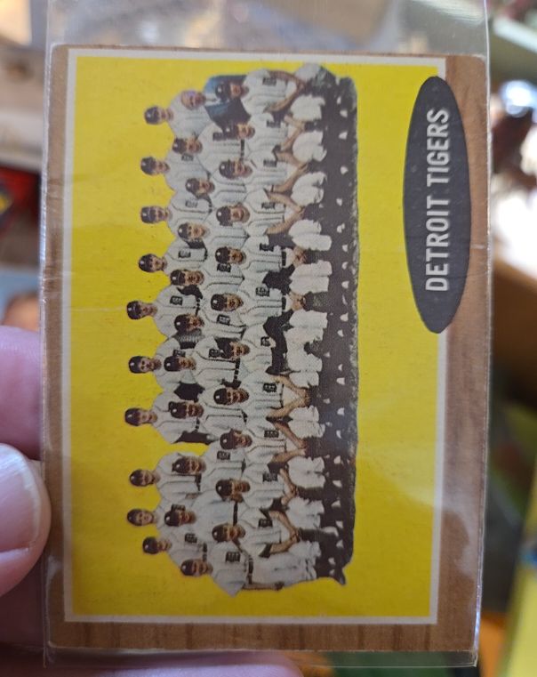 1962 Topps #24 Detroit Tigers Team — front