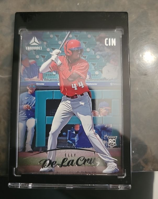 2023 Panini Chronicles Luminance #25 Elly De La Cruz — front