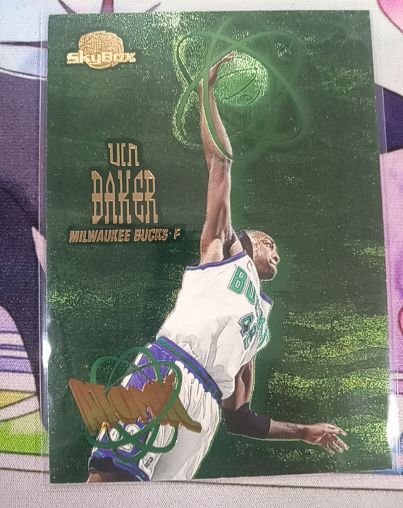 1995-96 SkyBox Premium Atomic #A6 Vin Baker — front