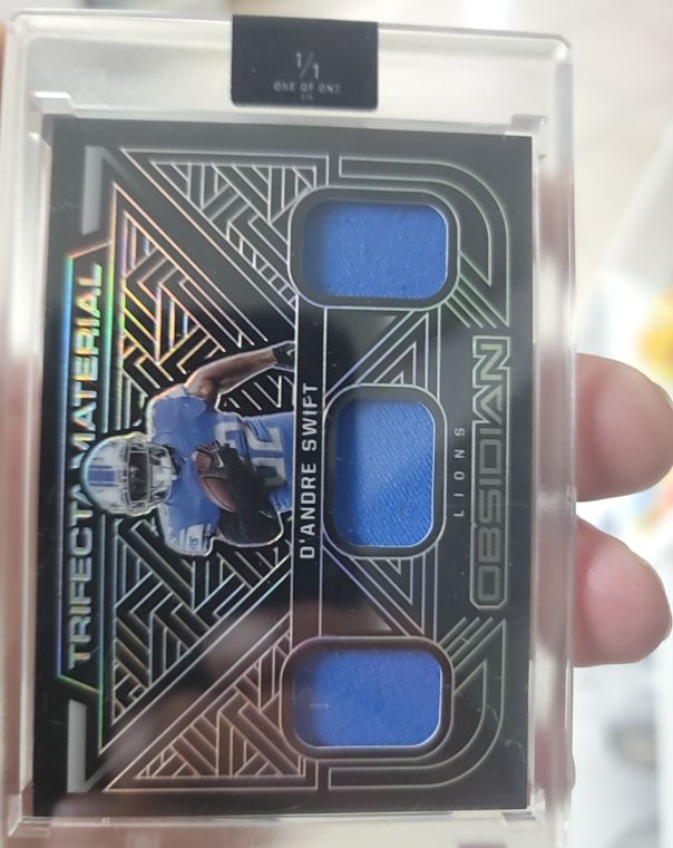 2022 Panini Obsidian Trifecta Material D'Andre Swift — front