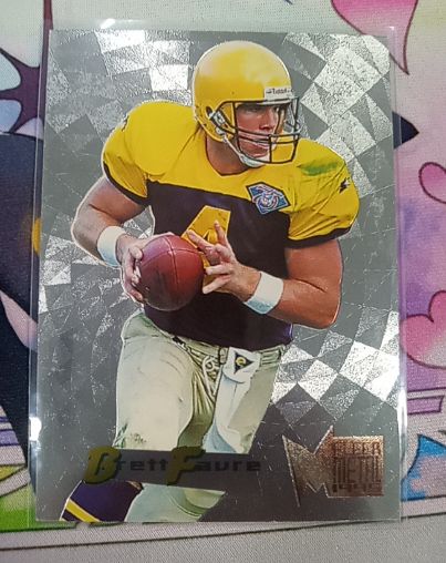 1995 Fleer Metal #16 Brett Favre Silver Flasher — front