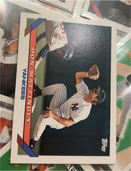 1993 Topps #32 Don Mattingly — front