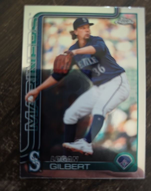 2025 Topps Chrome #11 Logan Gilbert — front