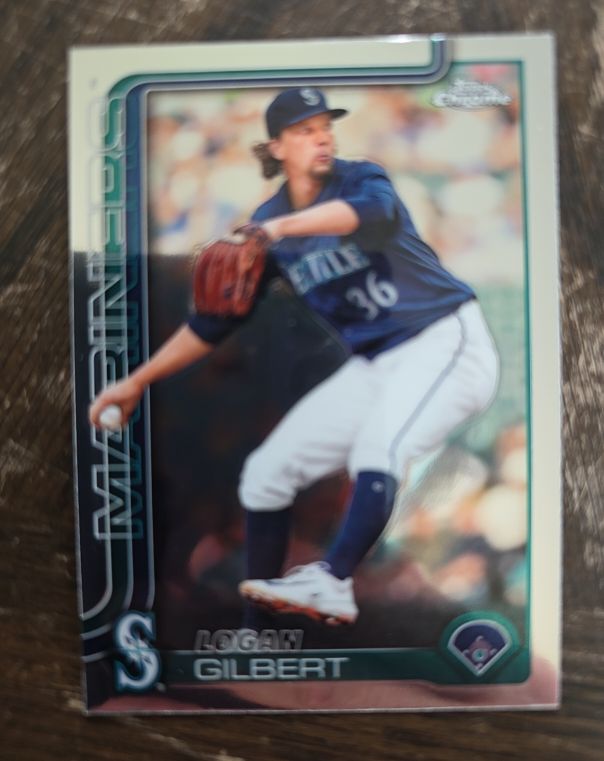 2025 Topps Chrome #11 Logan Gilbert — front