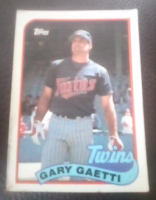 1989 Topps #220 Gary Gaetti — front