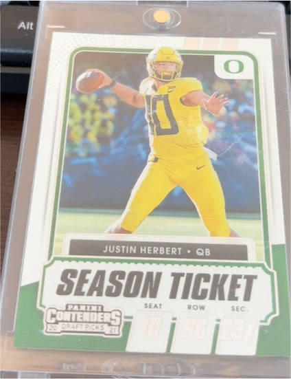 2021 Panini Contenders Draft Picks Season Ticket #11 Justin Herbert — front