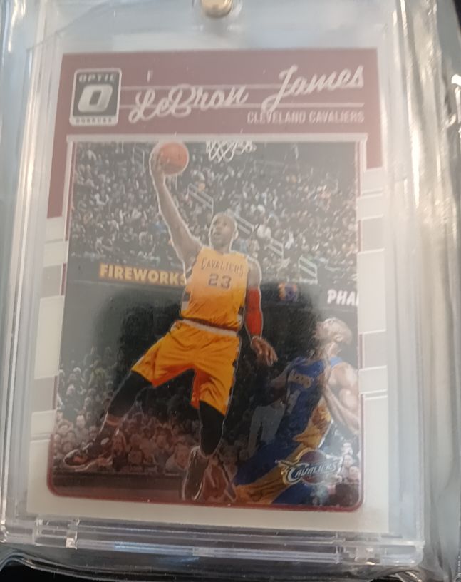 2016-17 Panini Donruss Optic #15 LeBron James Cleveland Cavaliers — front