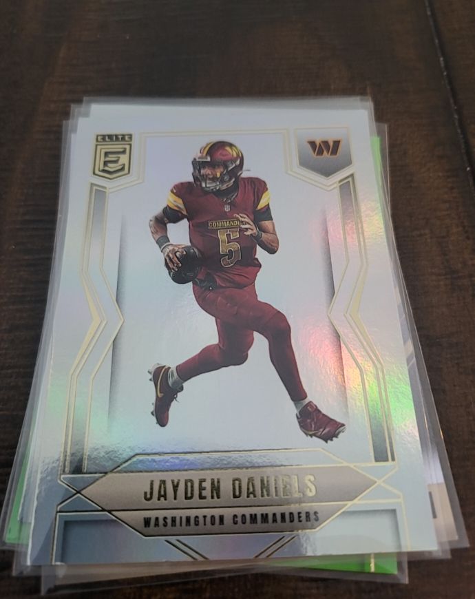 2025 Panini Donruss Elite #1 Jayden Daniels — front