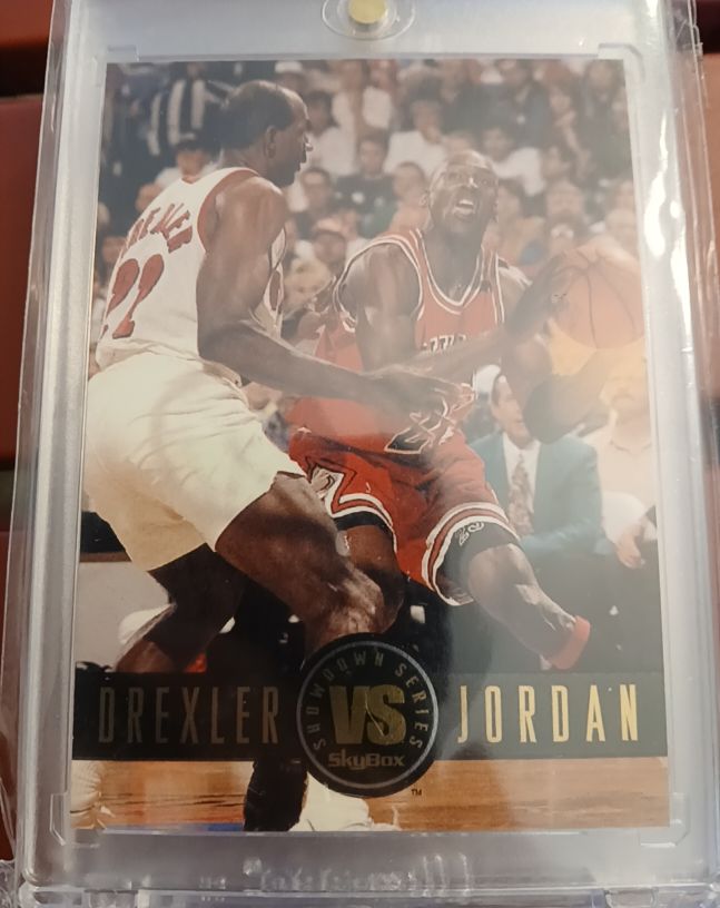 1993-94 SkyBox Showdown Series #SS11 Michael Jordan vs Clyde Drexler — front