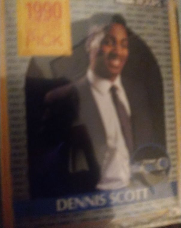 1990 SkyBox #9 Dennis Scott — front
