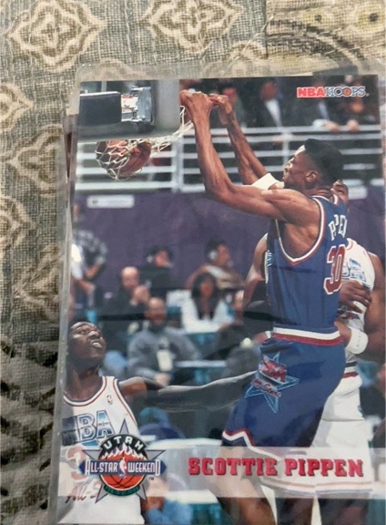 1993-94 Hoops #259 Scottie Pippen — front