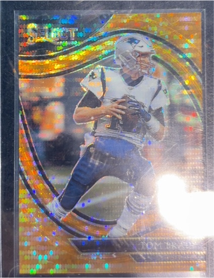 2020 Panini Select Field Level Orange Prizm Die-Cut #301 Tom Brady — front