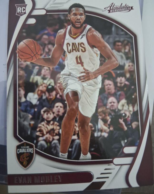 2021-22 Panini Chronicles Absolute #211 Evan Mobley Rookie — front