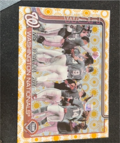 2025 Topps #507 Washington Nationals Holiday Washington Nationals — front