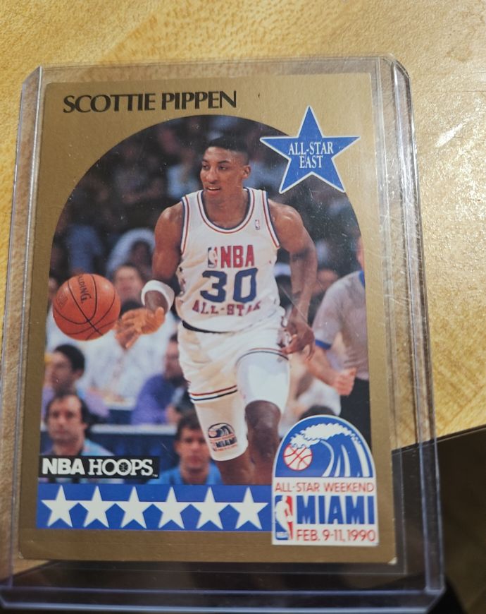 1990 NBA Hoops #9 Scottie Pippen — front