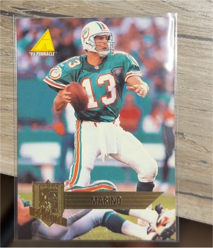 1995 Pinnacle Club Collection #11 Dan Marino — front