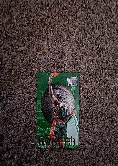 1995 Fleer Metal #1 Kevin Garnett — front