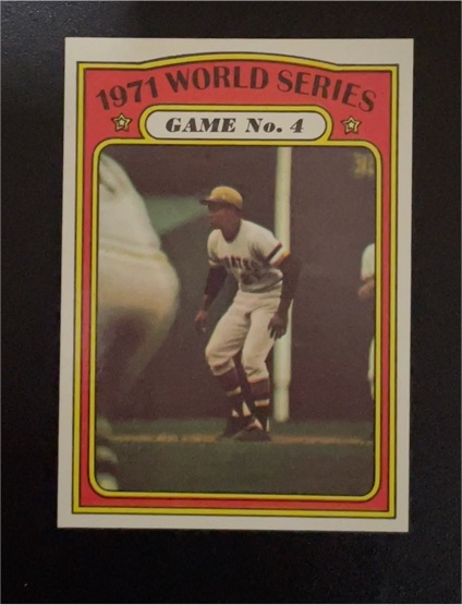 1972 Topps #226 1971 World Series Game No. 4 Roberto Clemente — front