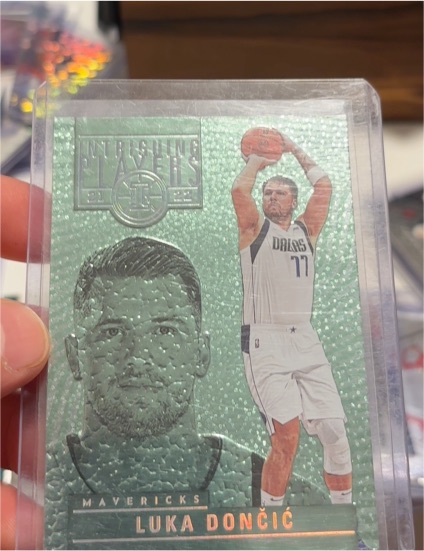 2021-22 Panini Illusions Intriguing Players Emerald #9 Luka Dončić — front