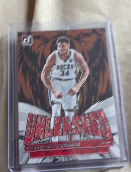 2022-23 Panini Donruss Unleashed #11 Giannis Antetokounmpo — front