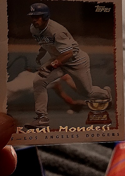 1995 Topps #180 Raul Mondesi — front