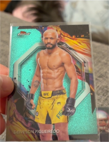 2024 Topps Finest UFC #198 Deiveson Figueiredo — front