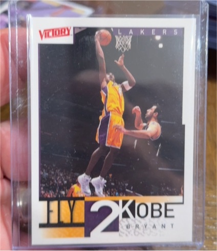 2000-01 Upper Deck Victory #301 Fly 2 Kobe Kobe Bryant — front